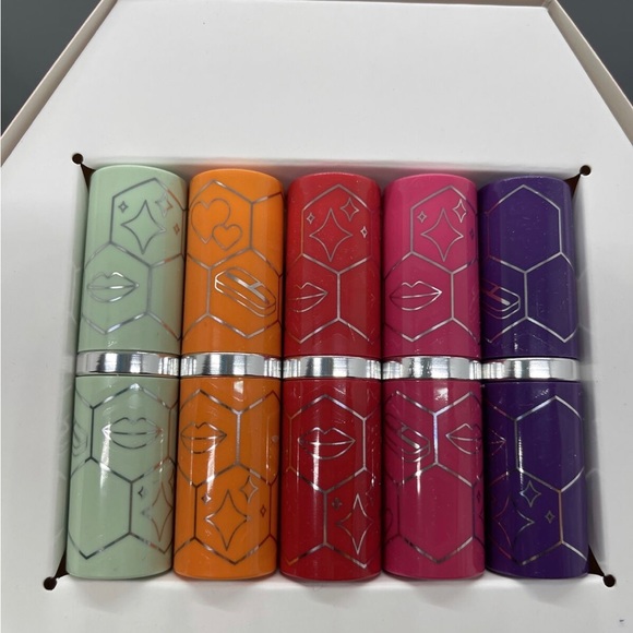 Clinique's Lipstick Set - Picture 4 of 5